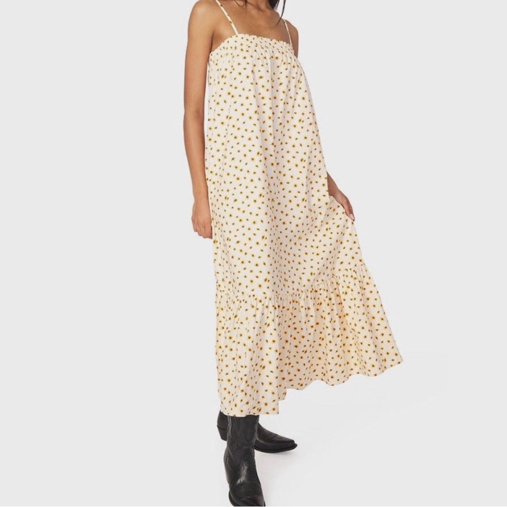 NWT- WeWoreWhat x Revolve Smocked MIDI Ditsy Daisies Dress - Picture 2 of 13